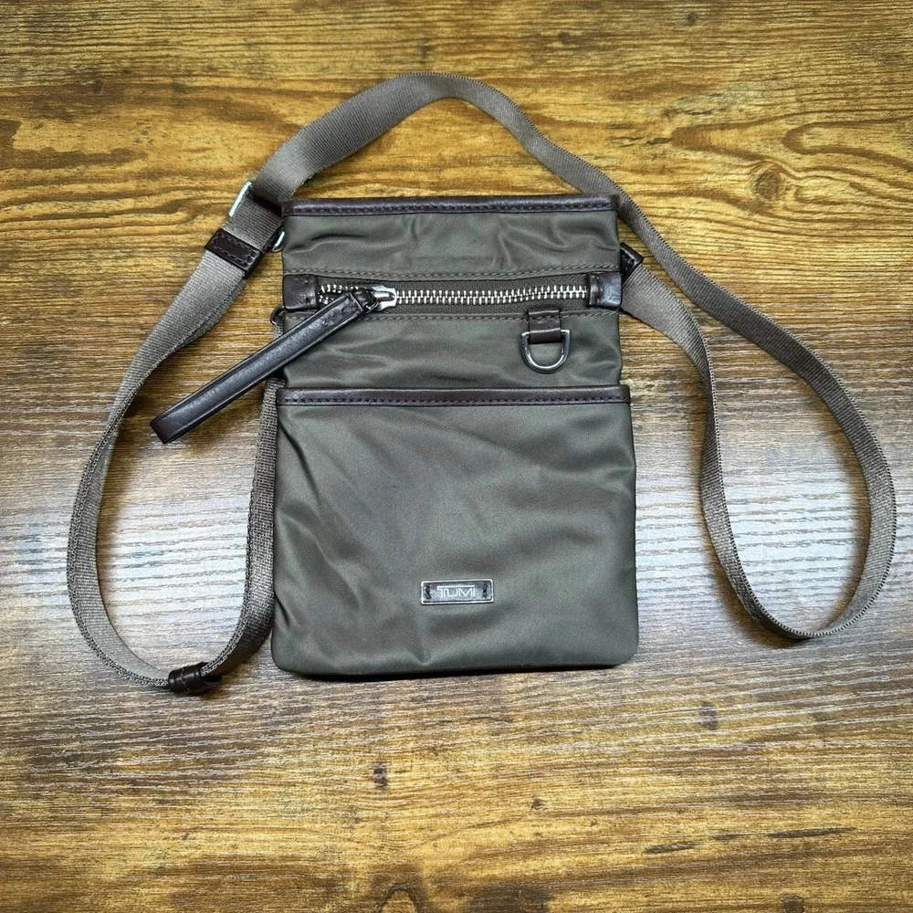Tumi Ballistic Nylon Leather Trim Crossbody Travel‎ Bag Pouch Olive Brown Small